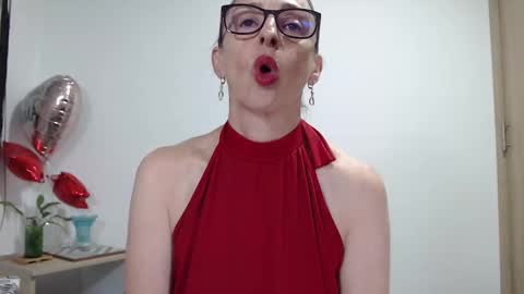 Snapshot of womanhornyx chatting on March 12, 2025, 9:35 pm Womanhornyx online show from March 12, 2025, 9:35 pm