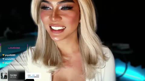 Snapshot of womanofyourdesire_ts chatting on October 5, 2025, 6:17 pm Julia online show from October 5, 2025, 6:17 pm