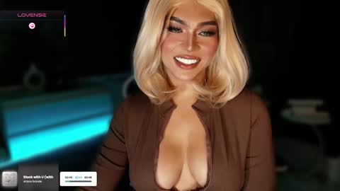 Snapshot of womanofyourdesire_ts chatting on October 24, 2025, 5:59 am Julia online show from October 24, 2025, 5:59 am