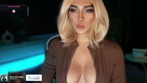 Snapshot of womanofyourdesire_ts chatting on October 27, 2025, 2:26 am Julia online show from October 27, 2025, 2:26 am