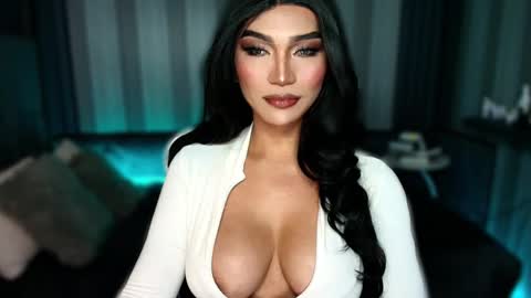 Julia online show from November 28, 2025, 2:25 am