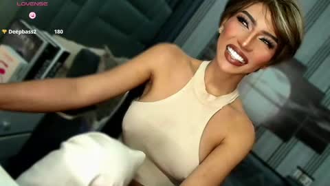 Julia online show from April 8, 2026, 11:37 pm