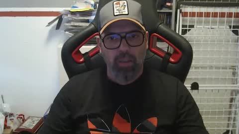 Snapshot of womenizzeer chatting on February 26, 2025, 4:35 pm Adam online show from February 26, 2025, 4:35 pm