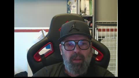 Snapshot of womenizzeer chatting on April 18, 2026, 9:24 am Adam online show from April 18, 2026, 9:24 am