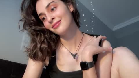 Stia online show from September 15, 2025, 1:44 pm