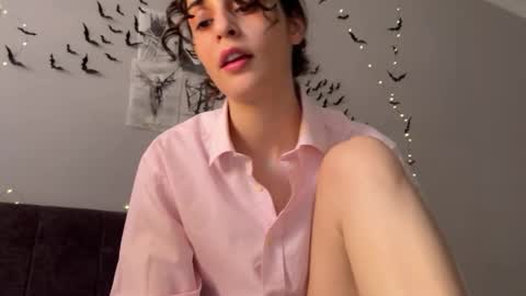 Stia online show from October 28, 2025, 5:33 am