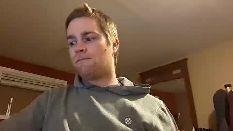 Snapshot of woodeee77 chatting on March 8, 2025, 5:28 am woodeee77 online show from March 8, 2025, 5:28 am