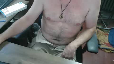 Snapshot of woodworker6473 chatting on June 6, 2026, 10:47 pm woodworker6473 online show from June 6, 2026, 10:47 pm