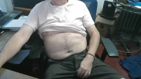 Snapshot of woodworker6473 chatting on June 11, 2026, 11:03 pm woodworker6473 online show from June 11, 2026, 11:03 pm