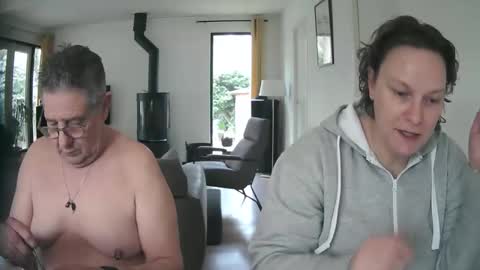 woodwurm and Snoeske online show from February 6, 2025, 12:37 pm