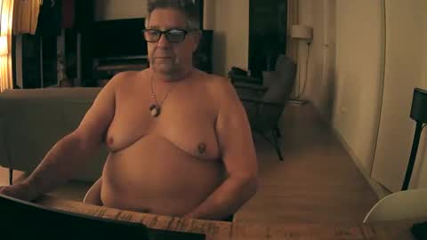 woodwurm and Snoeske online show from October 19, 2025, 4:02 am