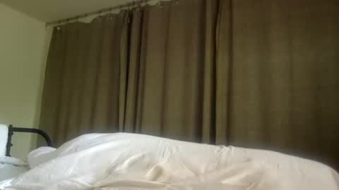 woof_wolf37 online show from April 19, 2026, 6:10 pm