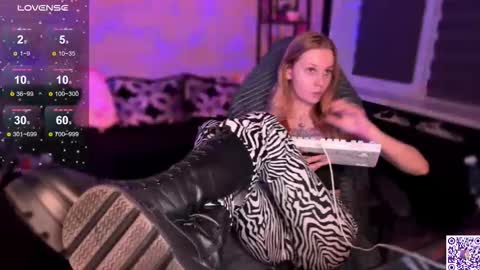 Arnika and Simon online show from November 14, 2025, 11:46 pm