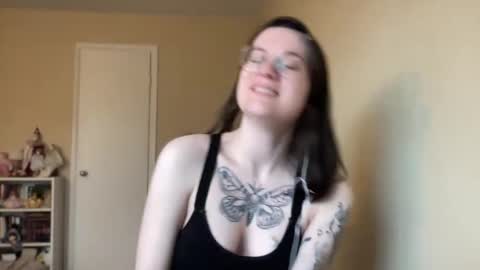 Lucina online show from December 9, 2024, 3:22 pm