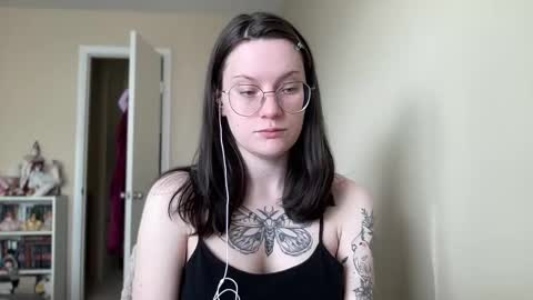 Lucina online show from December 27, 2024, 3:26 pm