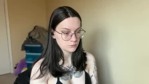 Lucina online show from February 10, 2025, 6:13 pm