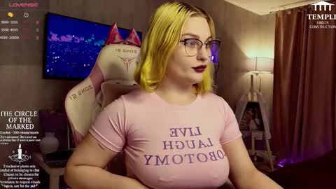 Snapshot of wounded_goddess chatting on October 2, 2025, 3:19 pm Goddess Sophy online show from October 2, 2025, 3:19 pm