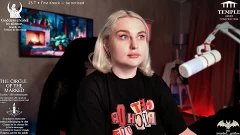 Snapshot of wounded_goddess chatting on November 13, 2025, 8:41 pm Goddess Sophy online show from November 13, 2025, 8:41 pm