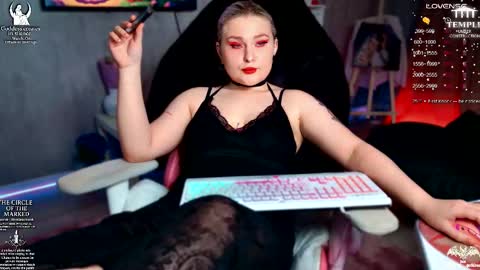 Snapshot of wounded_goddess chatting on November 30, 2025, 2:43 pm Goddess Sophy online show from November 30, 2025, 2:43 pm