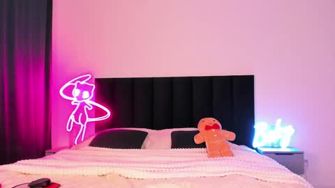 Snapshot of wowlovie666 chatting on December 17, 2024, 5:07 am Emi online show from December 17, 2024, 5:07 am