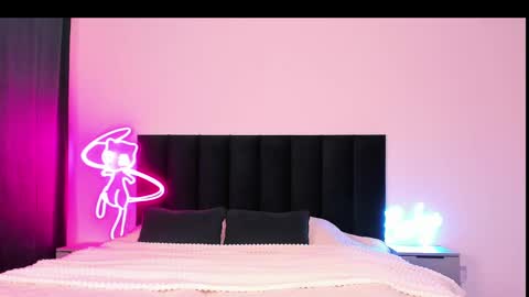 Snapshot of wowlovie666 chatting on February 18, 2025, 5:09 am Emi online show from February 18, 2025, 5:09 am