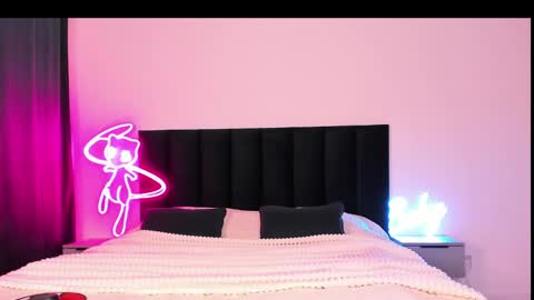 Snapshot of wowlovie666 chatting on February 19, 2025, 5:05 am Emi online show from February 19, 2025, 5:05 am