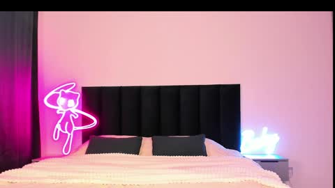 Snapshot of wowlovie666 chatting on March 9, 2025, 5:00 am Emi online show from March 9, 2025, 5:00 am