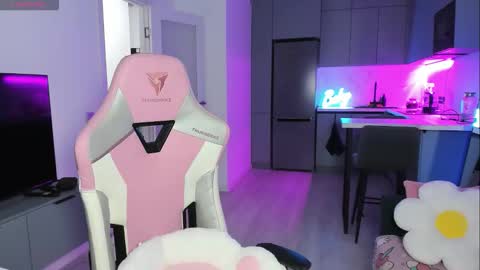 Snapshot of wowlovie666 chatting on September 8, 2025, 7:02 pm Emi online show from September 8, 2025, 7:02 pm