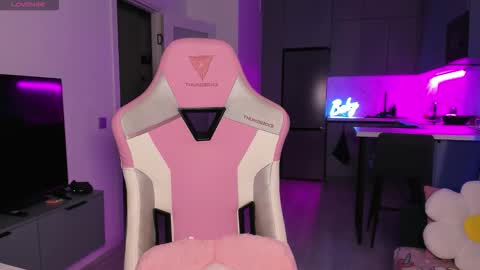 Snapshot of wowlovie666 chatting on October 14, 2025, 2:01 am Emi online show from October 14, 2025, 2:01 am