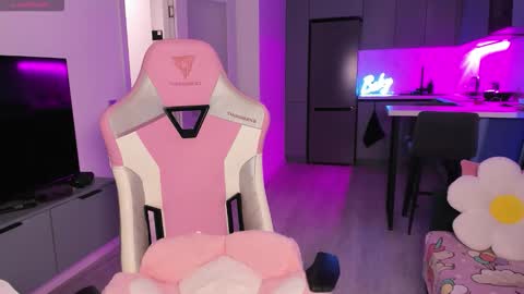 Snapshot of wowlovie666 chatting on October 18, 2025, 5:03 pm Emi online show from October 18, 2025, 5:03 pm