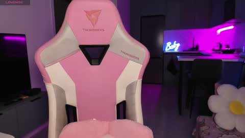 Snapshot of wowlovie666 chatting on October 29, 2025, 8:10 pm Emi online show from October 29, 2025, 8:10 pm