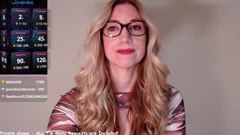 Snapshot of wynfreya chatting on March 14, 2026, 11:10 pm Wyn online show from March 14, 2026, 11:10 pm