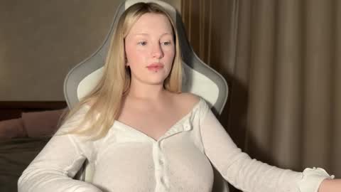 Snapshot of x__ivy_x chatting on October 30, 2025, 5:46 pm eva online show from October 30, 2025, 5:46 pm