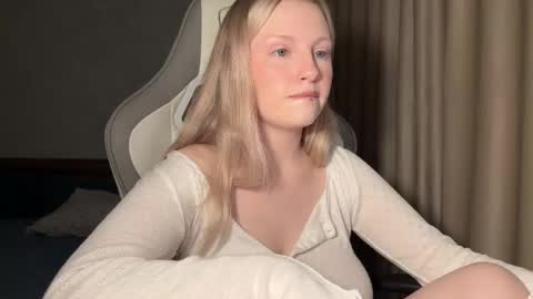 Snapshot of x__ivy_x chatting on November 9, 2025, 4:49 pm eva online show from November 9, 2025, 4:49 pm