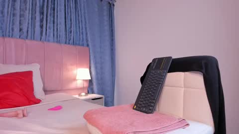 x_milu online show from February 25, 2025, 3:05 pm