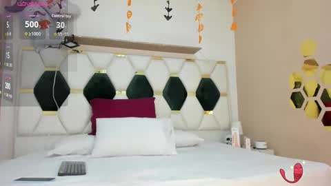 xaanderGrey online show from November 1, 2025, 3:52 am