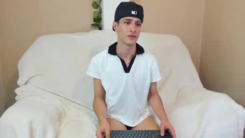 Snapshot of xam_collen chatting on February 18, 2026, 12:50 am xam_collen online show from February 18, 2026, 12:50 am