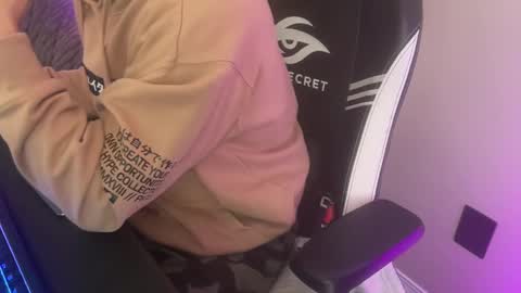 xburst online show from December 15, 2024, 6:04 pm