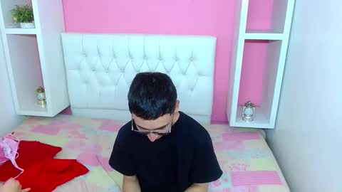 xcoupleplayxx online show from May 3, 2026, 3:01 am