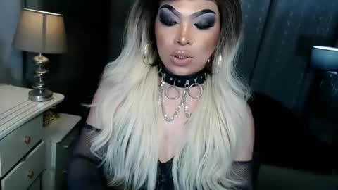 Zhavia online show from November 26, 2025, 9:05 pm