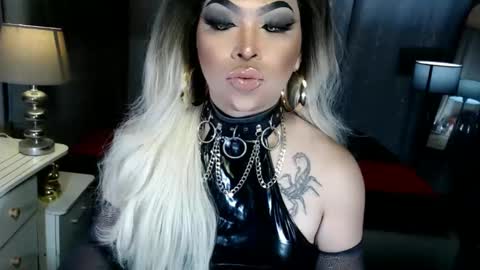 Zhavia online show from December 1, 2025, 7:08 pm