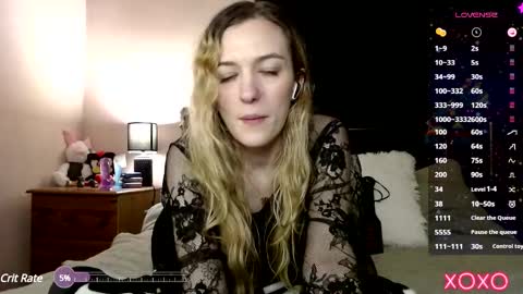 Snapshot of xelliee_rosex chatting on February 11, 2025, 8:20 pm EllieeRose online show from February 11, 2025, 8:20 pm