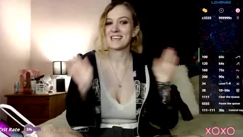 Snapshot of xelliee_rosex chatting on October 10, 2025, 8:19 pm EllieeRose online show from October 10, 2025, 8:19 pm