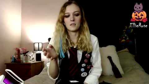 Snapshot of xelliee_rosex chatting on October 11, 2025, 11:36 pm EllieeRose online show from October 11, 2025, 11:36 pm