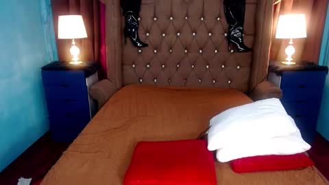 Snapshot of xhugesignificant69x chatting on February 8, 2025, 7:05 pm xhugesignificant69x online show from February 8, 2025, 7:05 pm