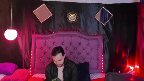 xialee and Lio online show from January 8, 2025, 8:49 am