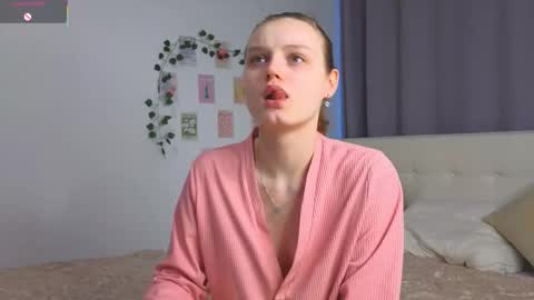 Luna and Lina online show from November 29, 2025, 4:15 am