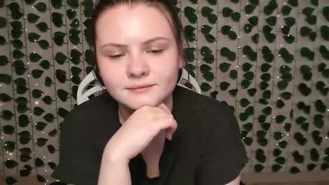 Lina online show from February 4, 2025, 7:18 am