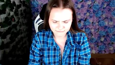 Lina online show from September 10, 2025, 5:18 am