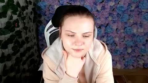 Lina online show from October 9, 2025, 6:11 am